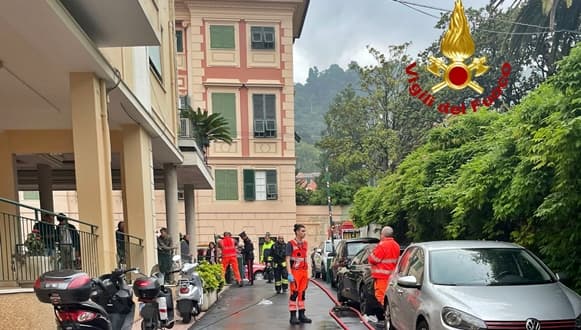 Incendio abitazione in via Oberdan a Genova Nervi