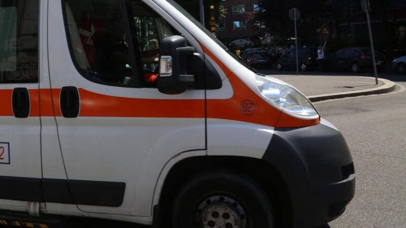 Tenta di dare fuoco all’ex moglie con alcool e accendino: arrestato a Bari