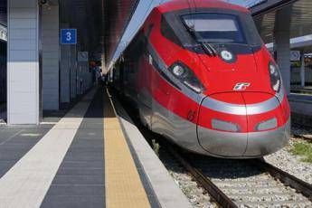 Treni, sciopero nazionale del personale Fs il 23 maggio: orario, chi si ferma