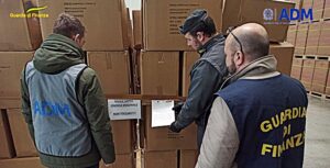 Alessandria sequestro guanti e giocattoli pericolosi 1