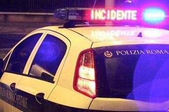 Roma, incidente tra scooter e un mezzo dell’Esercito: un morto