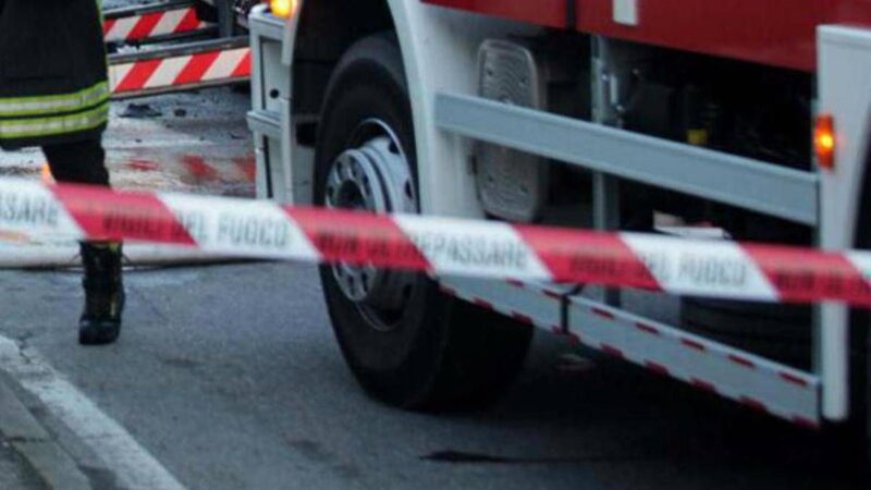 Roma, scontro tra tre auto sulla provinciale per Capena: 3 feriti gravi