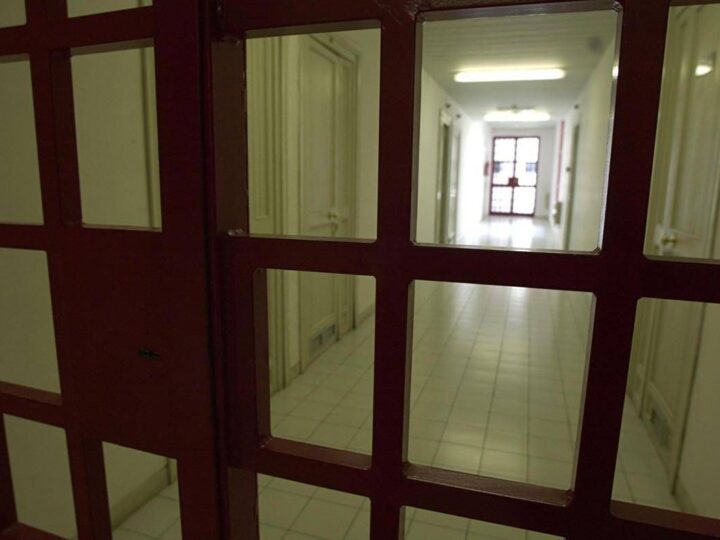 Perquisizioni nel carcere di Prato, indagati agenti e detenuti