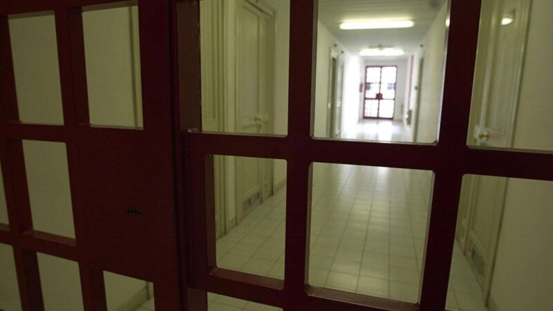 Perquisizioni nel carcere di Prato, indagati agenti e detenuti
