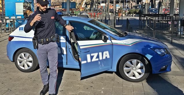Tenta di rubare a una donna distesa sulla barella al pronto soccorso del San Martino