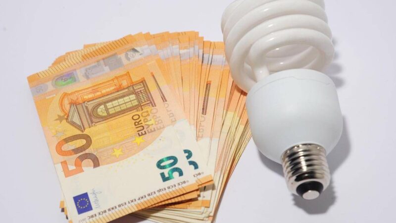 Bolletta luce e gas, dal primo luglio arriva ‘scontrino energia’