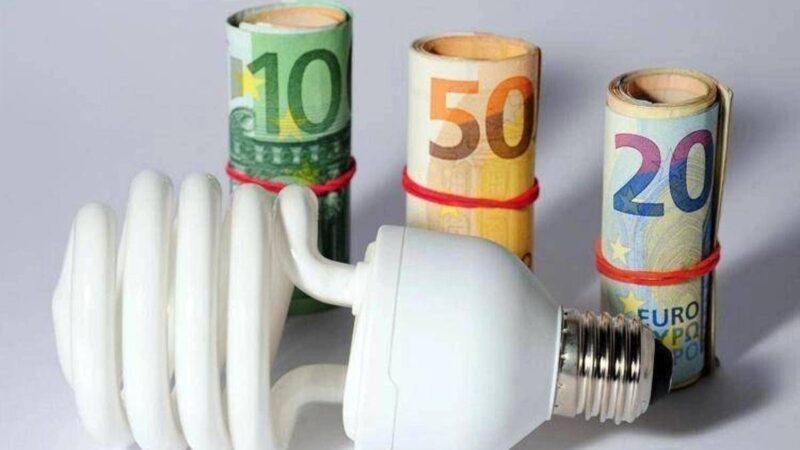 Bolletta luce, nel terzo trimestre +1,9% per clienti vulnerabili in maggior tutela