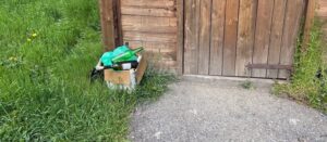 Sassello Bottiglie fuori casetta