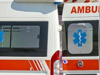 Scontro tra camper e moto nell’Aretino, un morto e un ferito grave