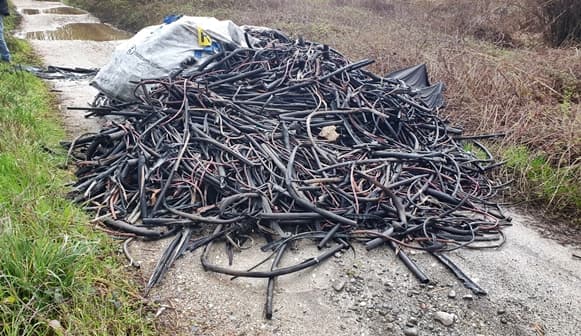 Abbandono rifiuti nel Levante ligure, due denunciati dai Forestali