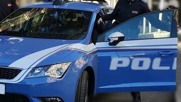 Botte in centro a Genova dopo una lite per gelosia, 35enne in codice giallo