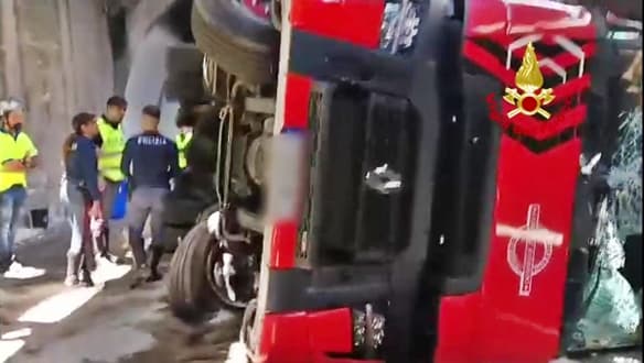 Camion ribaltato sulla A10 Ventimiglia Genova tra Pegli e Aeroporto – VIDEO