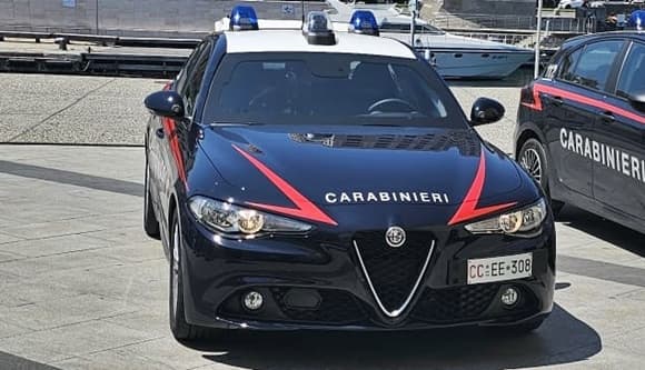 Celle Ligure scavalca la recinzione della villa e forza l’ingresso