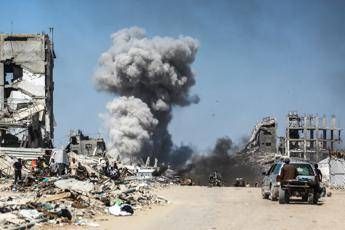 Gaza, soccorritori: “Almeno 20 morti in raid Israele su scuola”. Idf: “C’erano terroristi”