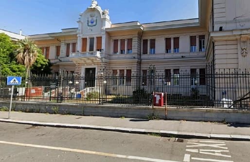 Genova preside colpito da una mamma e mandato al pronto soccorso