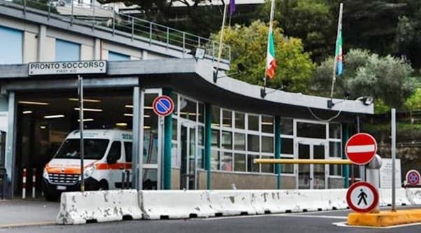 Genova incidente sul lavoro in piazza Corvetto, aggiornamenti condizioni feriti
