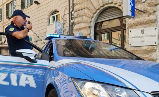 Genova tenta di rapinare una donna nel supermercato