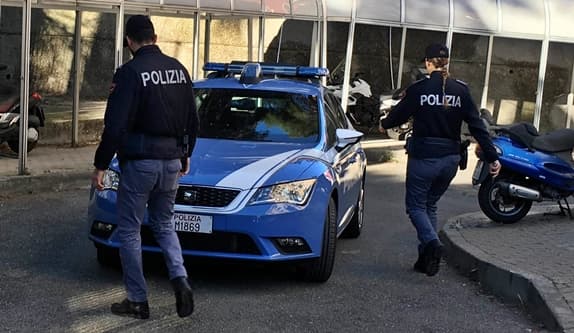 Genova una denuncia per ricettazione e commercio di Rolex falsi