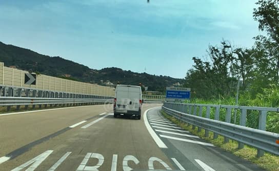 A10 Albisola mezzo pesante in fiamme, chiusa l’autostrada