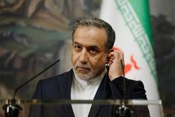 Iran-Usa, quarto round di colloqui sul nucleare. Teheran: “Su uranio disposti a rallentare”