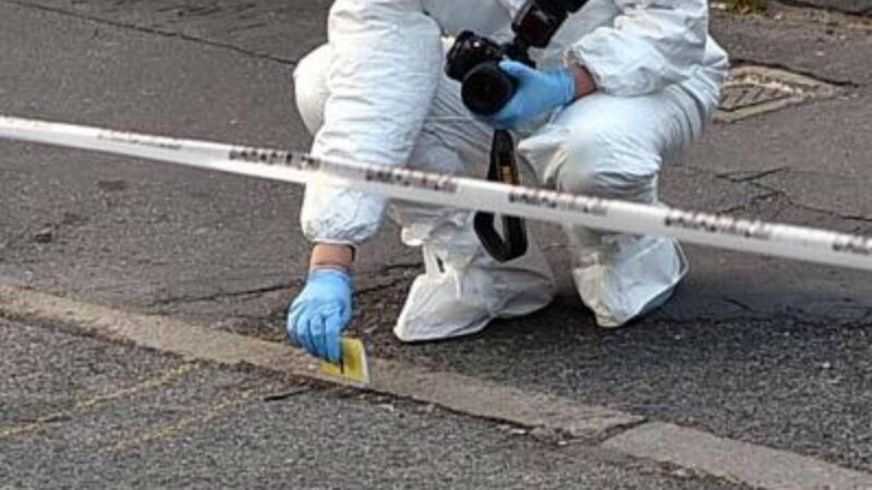 Lodi, 21enne trovato morto vicino all’A1: ucciso con colpo d’arma da fuoco