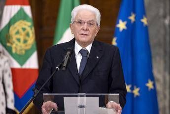 Mattarella: “Pedofilia e pedopornografia crimini raccapriccianti, infanzia ha bisogno di adulti attenti”