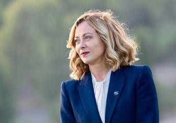 Meloni telefona a Papa Leone XIV: “Italia sostiene suoi sforzi per la pace”