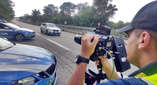 Polizia Stradale Acqui Terme sanziona ragazza neopatentata a 145 km/h
