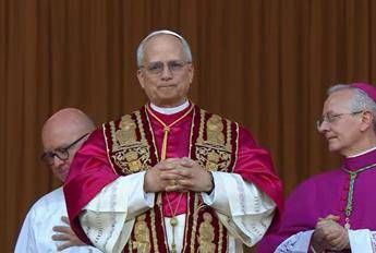 Prevost 267esimo Papa, le prime parole di Leone XIV: “Pace sia con voi”