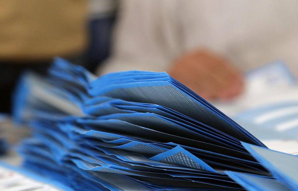 Sondaggi politici, Fratelli d’Italia cala e Pd stabile