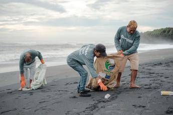 Sostenibilità, Davines: nel 2024 rimosse dall’ambiente 866 tonnellate di rifiuti in plastica