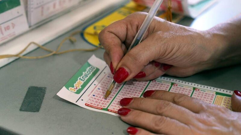 Superenalotto, numeri combinazione vincente oggi 27 giugno
