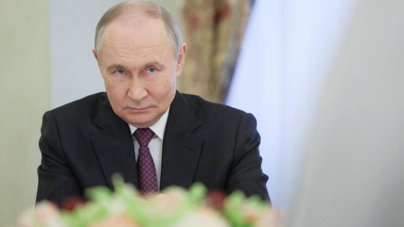 Ucraina, Putin elogia Trump: “È coraggioso, cerca davvero di risolvere il conflitto con Kiev”