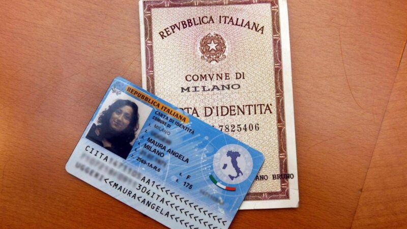 Addio alla carta d’identità cartacea, da agosto 2026 non sarà più valida per l’espatrio