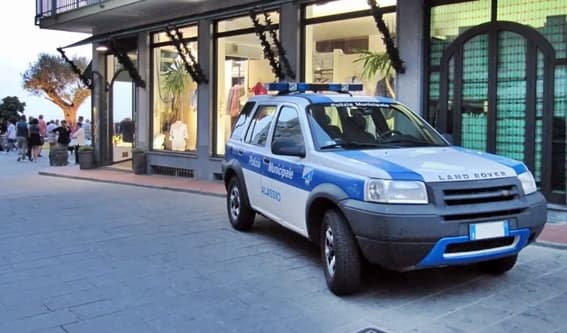 Via bivacchi e condotte indecorose, 20 Daspo e 40 verbali ad Alassio