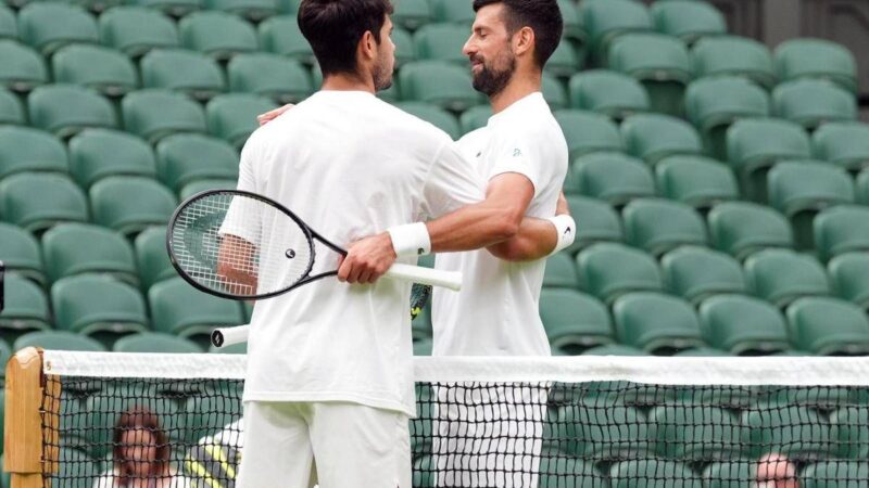 Alcaraz, passante da sogno con Djokovic a Wimbledon. Poi lo ‘sfotte’ – Video