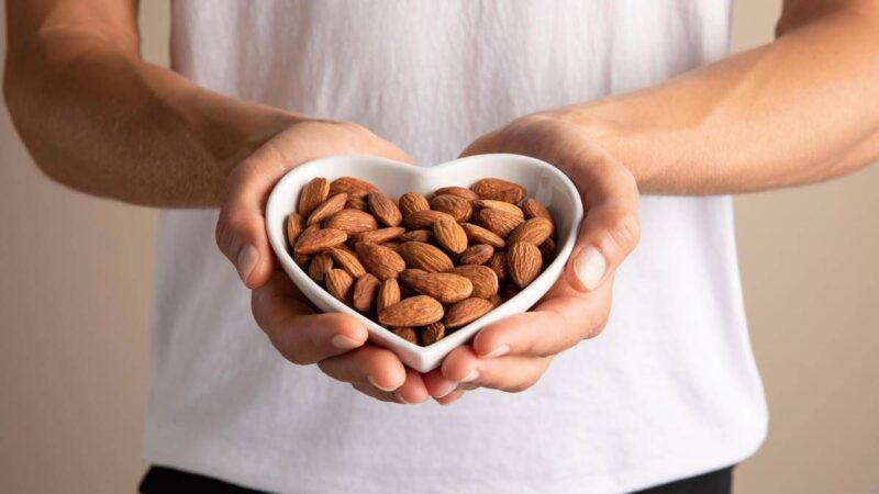 Alimentazione, esperto: “Mandorle e frutta a guscio migliorano salute cardiometabolica”