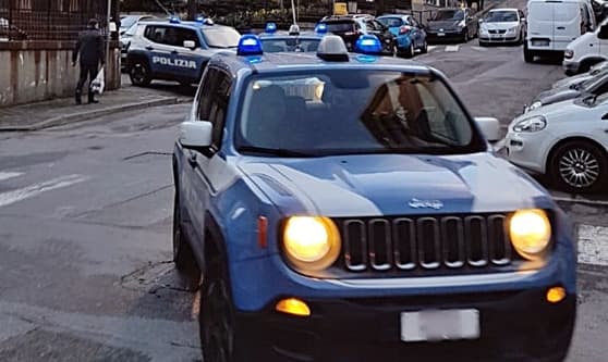 Beccata alla guida di auto rubata, denunciata a Genova