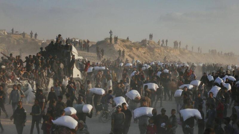 Gaza, media: “Uccisi 9 palestinesi in coda per gli aiuti”