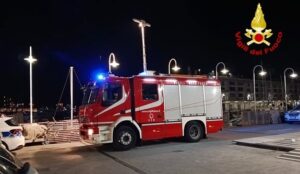 Genova Scappa e si getta in mare 11