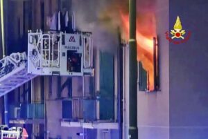 Incendio nella notte in via della Cella a Genova 0