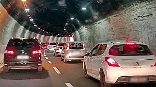 Incidente al raccordo A6 e A10 di Altare, due feriti al pronto soccorso