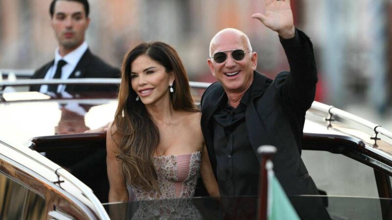 Jeff Bezos e Lauren Sanchez, ultima festa con ballo in maschera: l’omaggio a Venezia