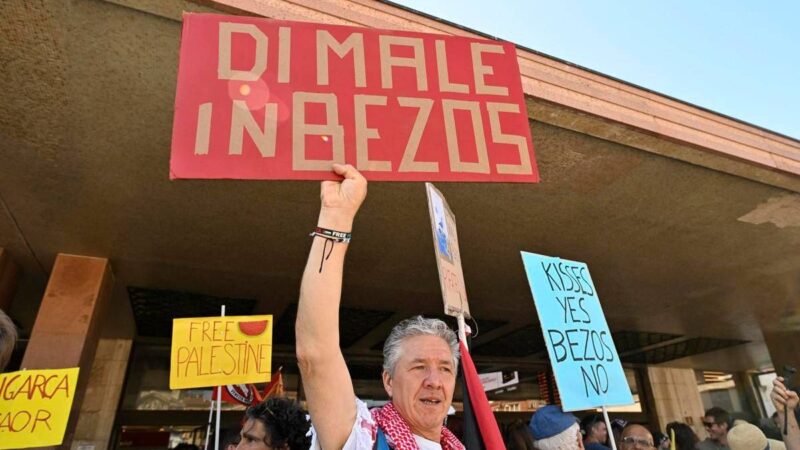 Matrimonio e proteste a Venezia, Jeff Bezos “amareggiato”