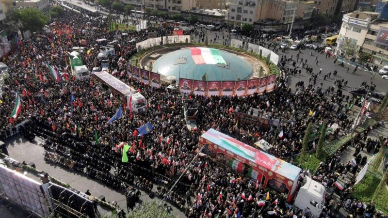 Missile dallo Yemen verso Israele. In Iran folla per ultimo saluto a ‘martiri’ guerra 12 giorni