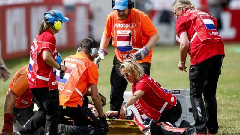 Moto3, paura ad Assen: brutto incidente per Lunetta, trasportato in ospedale