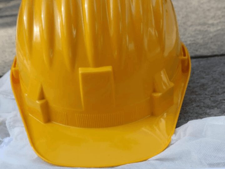 Muore mentre lavora sotto il sole nel bolognese e l’Emilia Romagna ferma le attività in ore calde