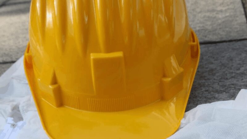 Muore mentre lavora sotto il sole nel bolognese e l’Emilia Romagna ferma le attività in ore calde