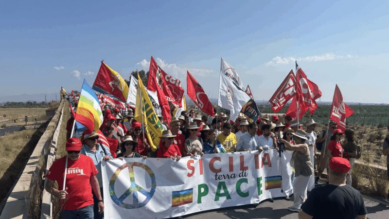 “No alla guerra”, corteo davanti alla base Usa di Sigonella
