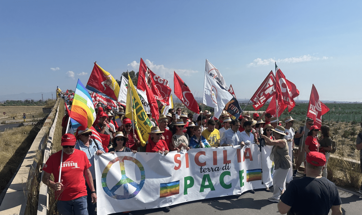 “No alla guerra”, corteo davanti alla base Usa di Sigonella